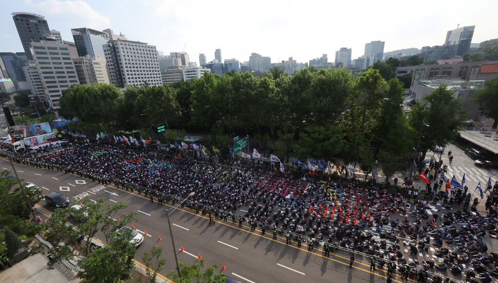 31일 서울 세종로에서 민주노총 노동탄압 중단 총력투쟁대회가 열리고 있다. 연합뉴스