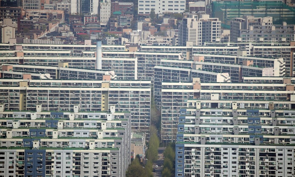 서울 강남구 대모산 전망대서 바라본 대치동 은마아파트 일대. 연합뉴스