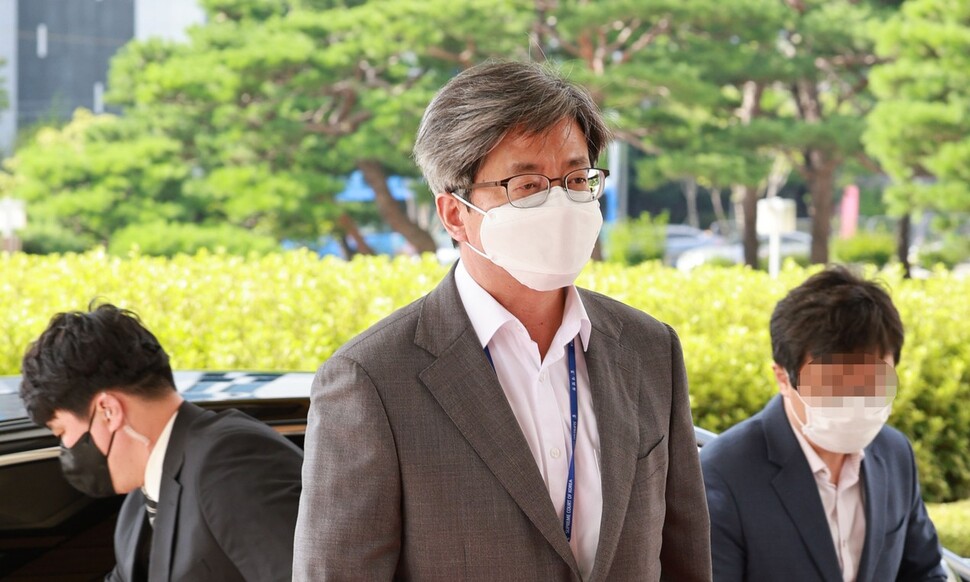 김명수 대법원장이 지난달 15일 오전 서울 서초구 대법원으로 출근하고 있다. 연합뉴스
