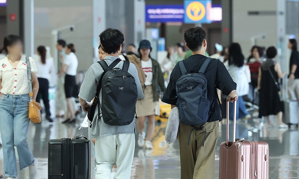 인천국제공항 제2터미널 출국장이 이용객으로 붐비고 있다. 연합뉴스