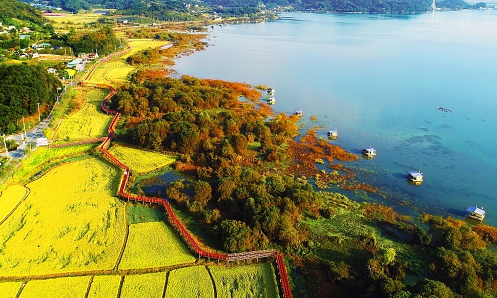 충남 예산군 예당저수지와 느린호수길 풍경. 예산군 제공