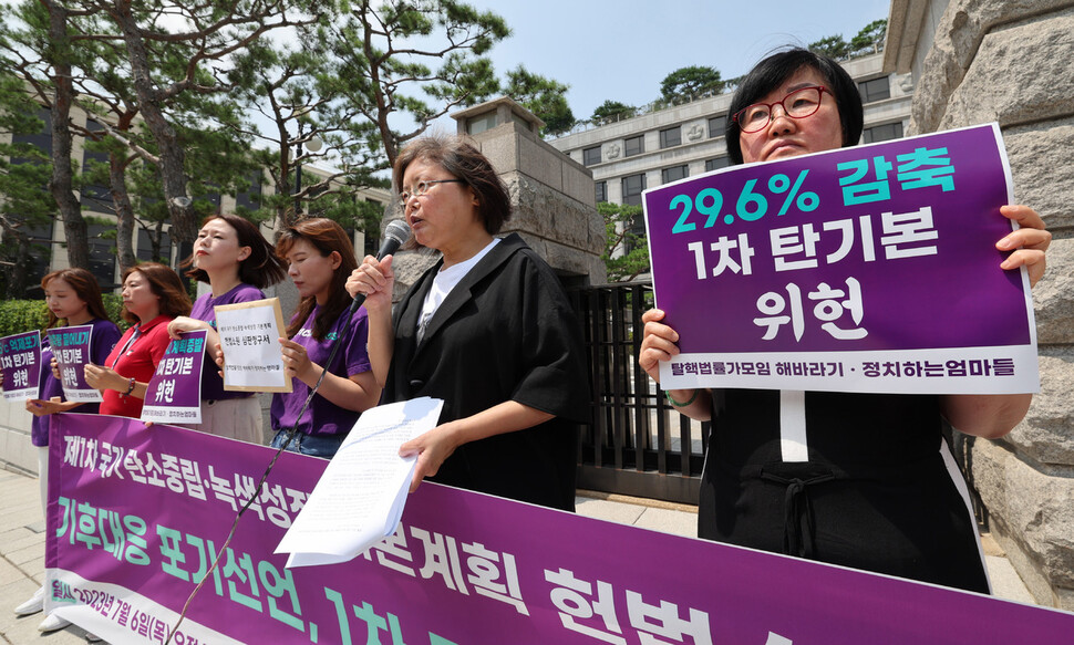 김영희 변호사가 헌법소원 제기 배경에 관해 설명하고 있다. 신소영 기자