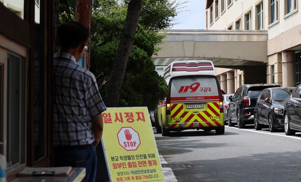 4일 오전 대전 대덕구 한 고등학교에서 괴한이 40대 교사를 흉기로 찌르고 도주하는 사건이 발생했다. 사진은 사건이 발생한 학교 모습. 연합뉴스