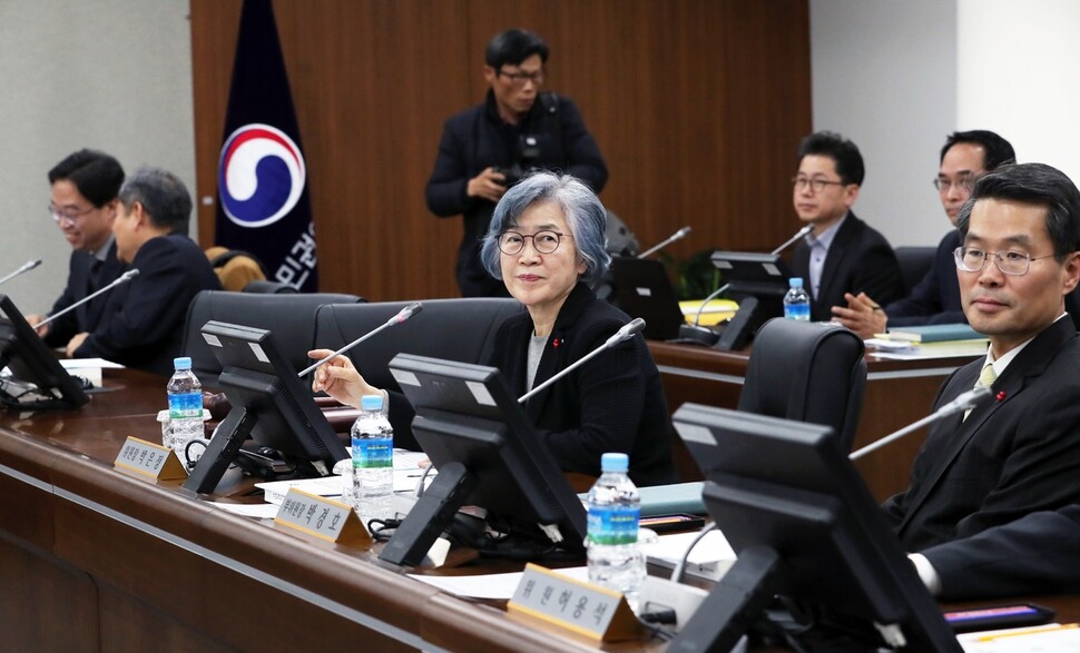 11일 오후 김영란법 시행령 개정을 위해 전원위원회 참석한 박은정 국민권익위원장. 사진 연합뉴스