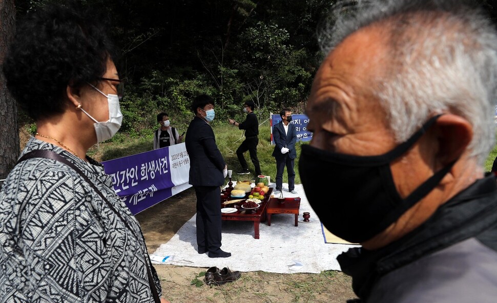 유해발굴에 앞서 개토제가 열리고 있다. 대전/김봉규 선임기자