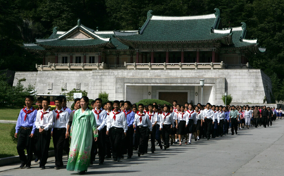 북 묘향산에 위치한 국제친선전람관. 한겨레 자료사진