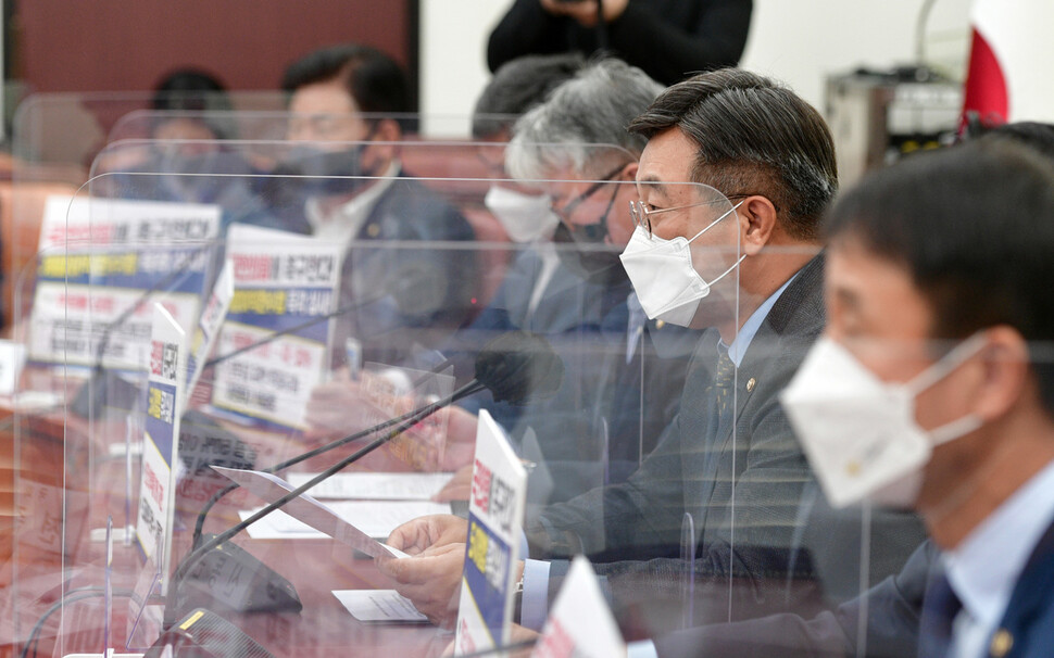더불어민주당 윤호중 원내대표가 18일 국회에서 '개발이익환수법 심사 촉구' 긴급 기자회견을 하고 있다. 국회사진기자단