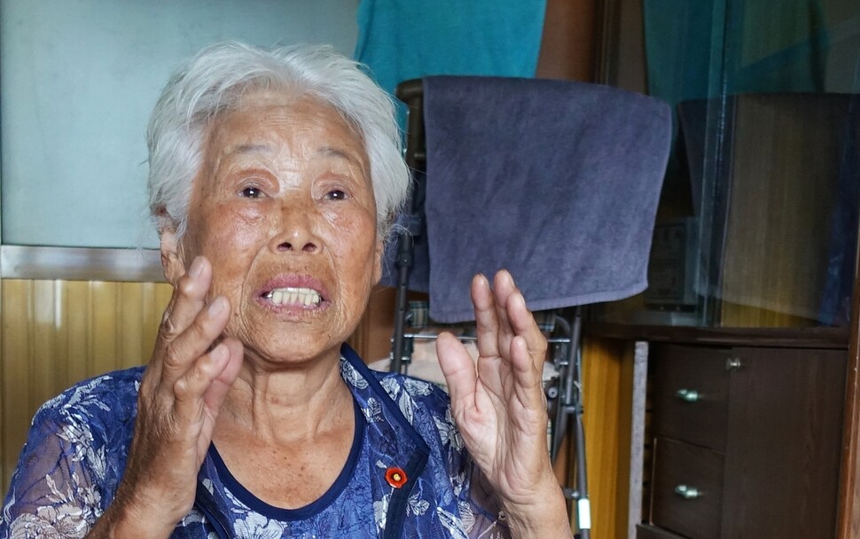 지난해 6월 4·3 행불인 재심 청구소송을 낸 김을생씨가 제주4·3 때 집안의 피해를 이야기하고 있다.