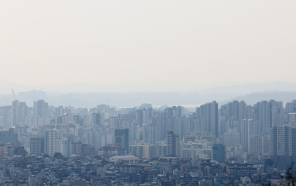 5일 오후 서울 중구 남산에서 바라본 서울시내 아파트 모습. 연합뉴스