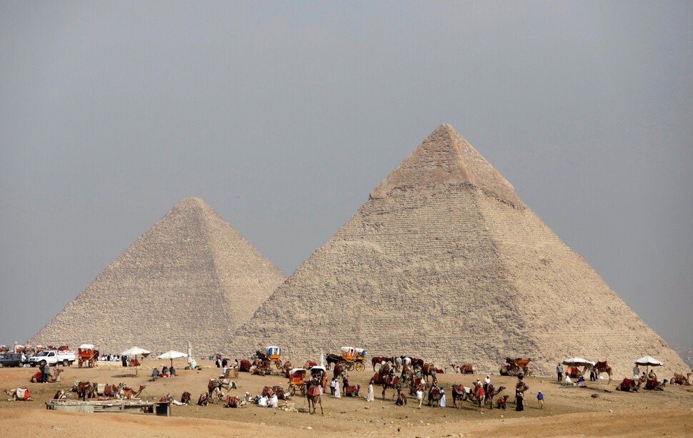 기원전 2550년께 세워진 이집트의 기자피라미드는 고대 7대 불가사의 중 하나다. REUTERS