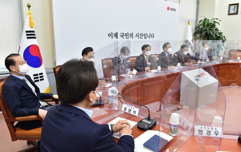 국민의힘 주호영 당대표 권한대행이 14일 국회에서 열린 당대표 권한대행-중진의원 연석회의에서 발언하고 있다. 연합뉴스