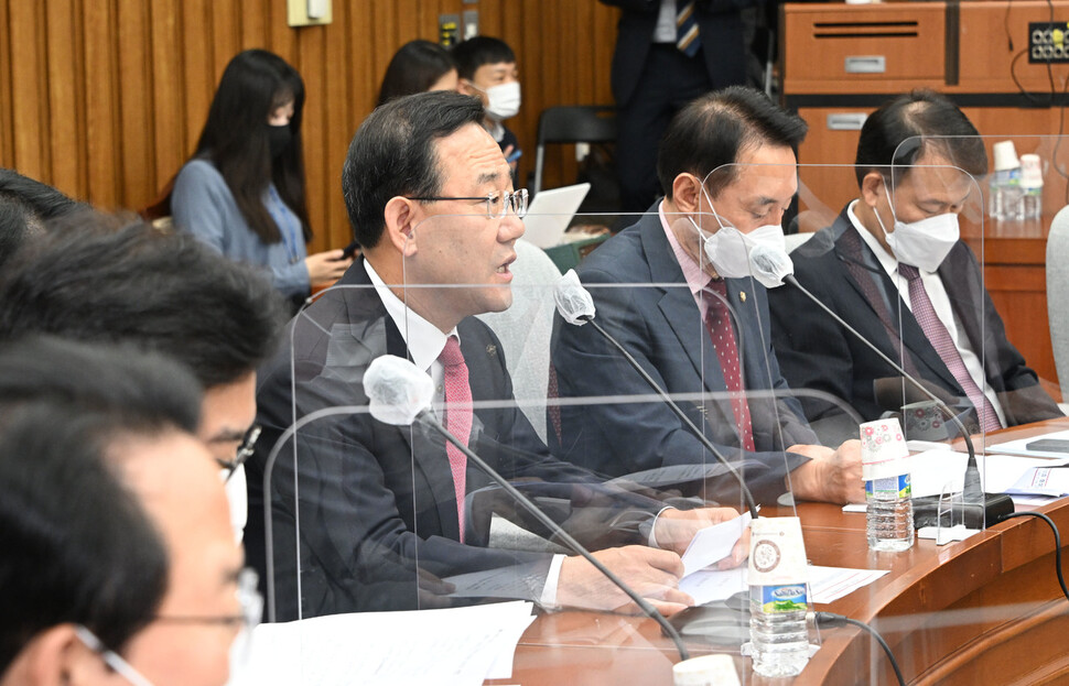 주호영 국민의힘 원내대표가 7일 서울 여의도 국회에서 열린 국정감사대책회의에서 발언하고 있다. 공동취재사진