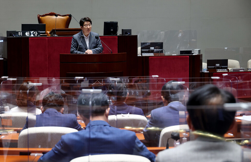 국민의힘 권성동 원내대표가 11일 서울 여의도 국회에서 열린 의원총회에서 발언하고 있다. 공동취재사진