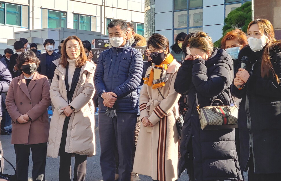 이태원 참사 유족들은 사회관계망서비스를 통해 자신들에게 막말을 퍼부은 김미나 창원시의원을 15일 고소했다. 최상원 기자