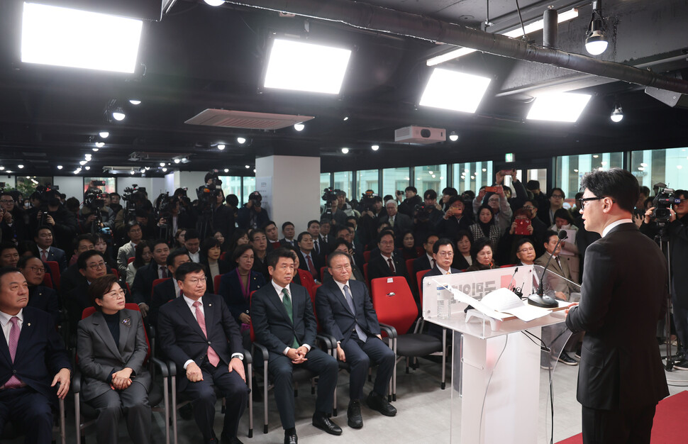 국민의힘 한동훈 비상대책위원장이 26일 여의도 당사에서 열린 취임식에서 수락의 변을 밝히고 있다. 연합뉴스