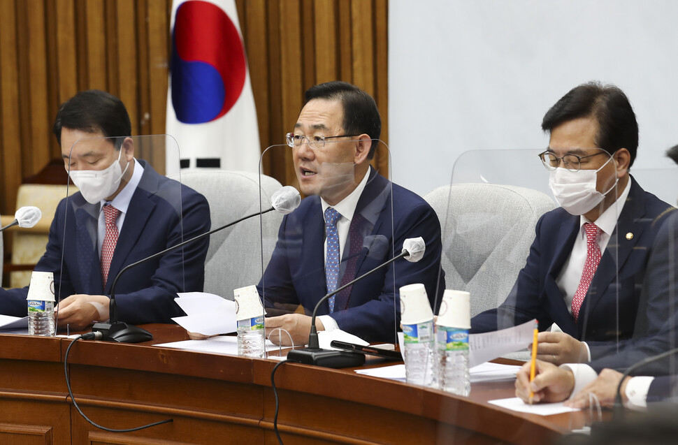 국민의힘 주호영 원내대표가 27일 국회에서 열린 국정감사 사전점검회의에서 발언하고 있다. 공동취재사진