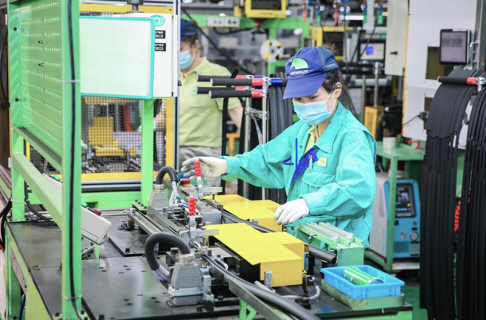 상하이시촨실링유한공사에서 작업중인 근로자 상하이시촨실링유한공사에서 작업중인 근로자