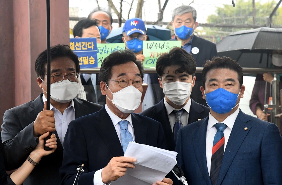 더불어민주당 이낙연 대선 경선 후보가 4일 경기도 파주시 임진각에서 외교·안보·통일 분야 정책 발표를 하고 있다. 국회사진기자단