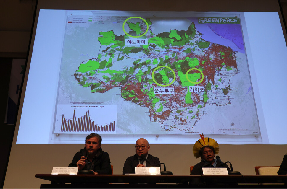 야노마미·문두루크·카야포는 채굴이 법으로 금지된 원주민 보호구역이지만, 금이 많이 매장된 것으로 알려지면서 최근 범죄조직이 가담한 불법 금채굴이 활개를 치고 있다고 그린피스는 밝혔다. 강창광 선임기자 chang@hani.co.kr