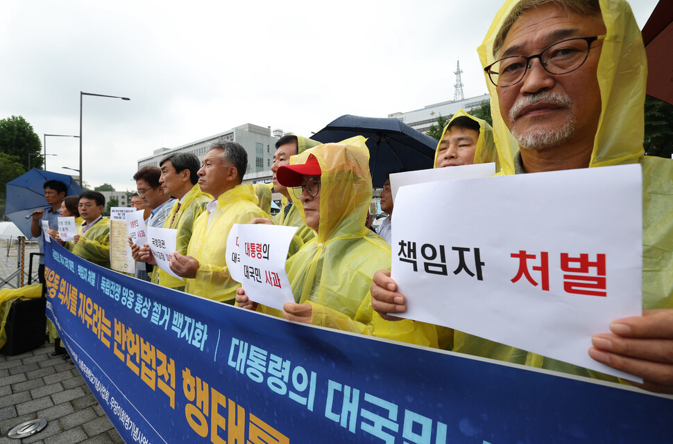 여천홍범도장군기념사업회와 신흥무관학교기념사업회, 우당이회영기념사업회, 카자흐스탄 독립운동가후손청년회, 시민모임 독립 관계자들이 홍범도 장군 등 항일독립전쟁 5영웅 흉상 철거 계획 백지화 및 책임자 처벌을 요구하고 있다.