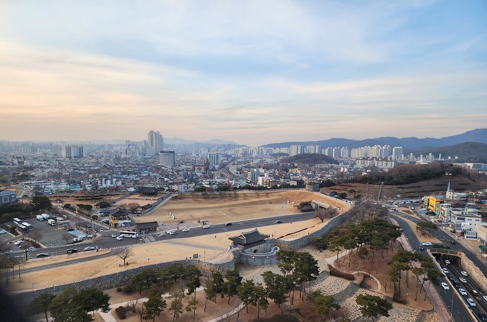 상공에서 본 수원화성의 원도심 풍경. 허윤희 기자