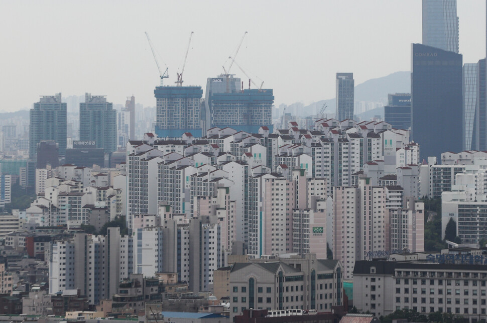 서울 남산에서 바라본 서울시내 아파트 단지의 모습. 연합뉴스