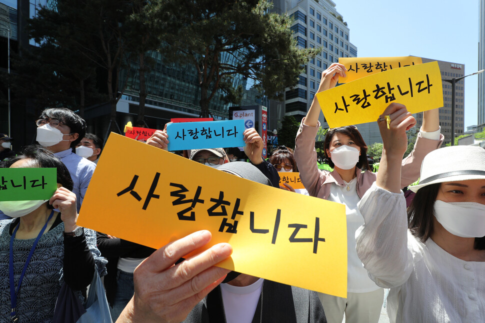 정의기억연대 주최로 13일 오후 서울 종로구 옛 일본대사관 앞에서 열린 제1439차 정기수요시위가 열리고 있다. 김봉규 선임기자 bong9@hani.co.kr