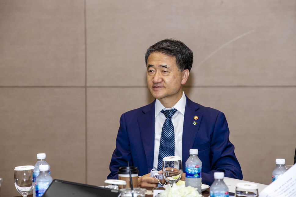 박능후 보건복지부 장관이 15일 세종시 세종컨벤션센터에서 열린 출입 기자단 간담회에서 발언하고 있다. 보건복지부 제공