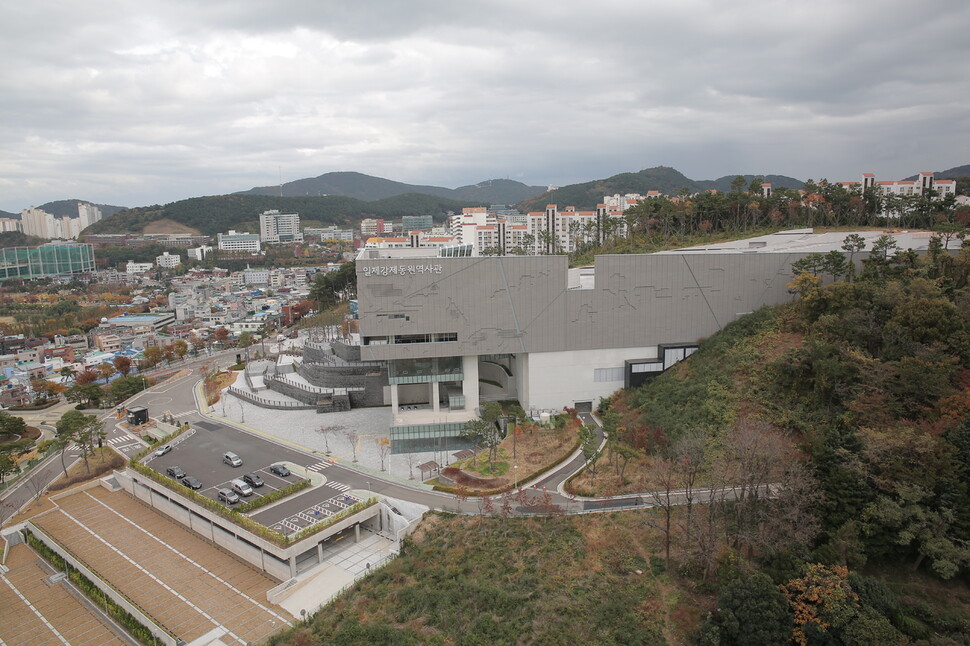 부산 남구 대연동 부산문화회관 근처에 있는 국립일제강제동원역사관 모습. &lt;한겨레&gt; 자료사진