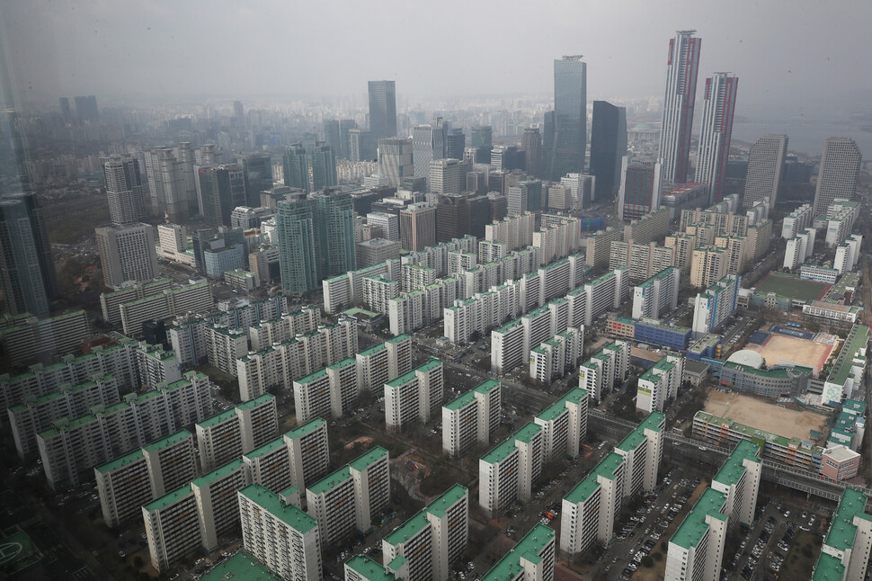 서울 63아트 전망대에서 본 여의도 아파트 단지. 사진은 아래 기사와 직접적인 연관이 없음. 연합뉴스