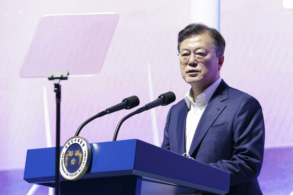 문재인 대통령이 지난 6일 ‘울산 부유식 해상풍력 전략 보고’에 참석해 발언하고 있다. 연합뉴스