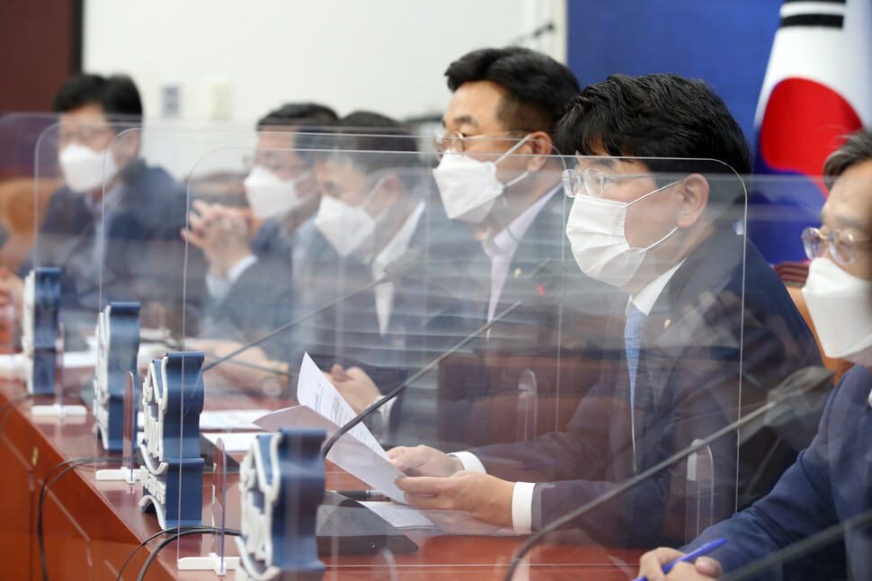 윤호중 더불어민주당 원내대표가 3일 오전 서울 여의도 국회에서 열린 정책조정회의에서 발언하고 있다. 연합뉴스