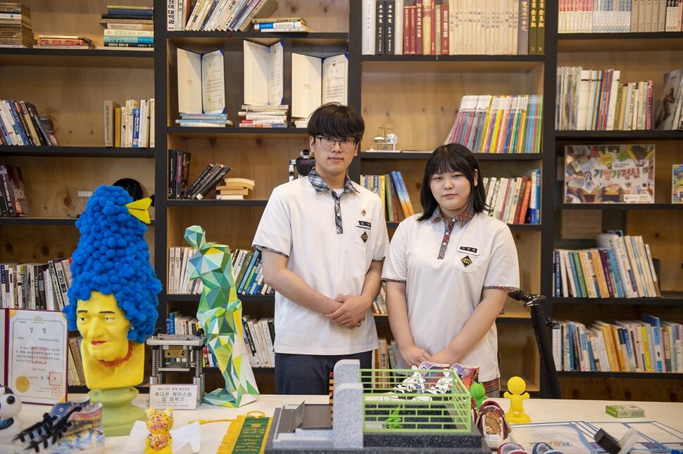 미래산업과학고등학교 학생회장 이승현(오른쪽), 부학생회장 김단(왼쪽).사진 손홍주
