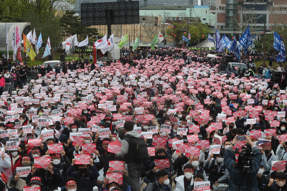 13일 오후 서울 종로구 종묘광장공원에서 ‘차별없는 노동권, 질 좋은 일자리 쟁취’ 민주노총 결의대회가 열리고 있다. 김태형 기자 xogud555@hani.co.kr