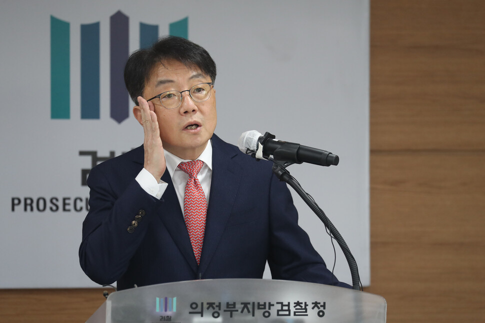 최경규 의정부지검장이 20일 오전 경기도 의정부시 가능동 의정부지방검찰청에서 기자간담회를 열어 ‘검수완박' 법안에 대한 입장을 밝히고 있다. 연합뉴스