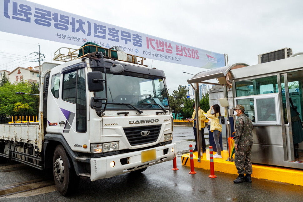 4월 부산에서 열린 충무훈련에서 차량동원 훈련을 하고 있다. 국방부 제공