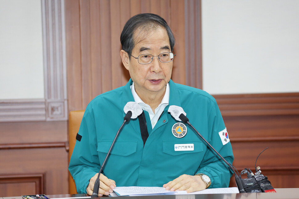 한덕수 국무총리가 23일 정부서울청사에서 열린 코로나19 대응 중앙재난안전대책본부 회의를 주재하고 있다. 연합뉴스