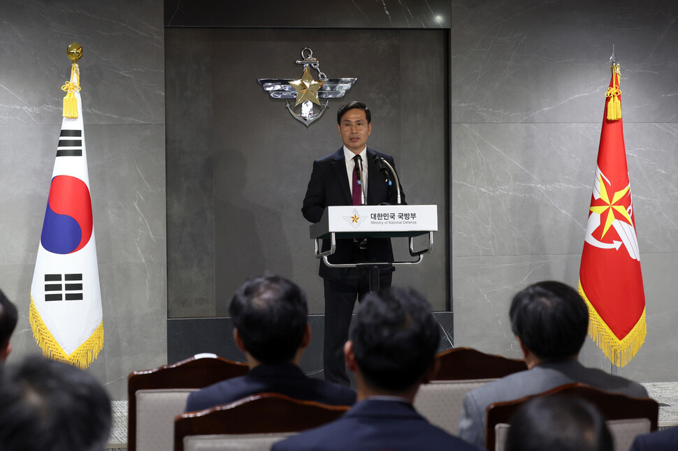 지난달 19일 서울 용산 국방부 청사에서 열린 제44·45대 국방부차관 퇴임 및 취임식에서 김선호 신임 국방부차관이 취임사를 하고 있다. 국방부 제공