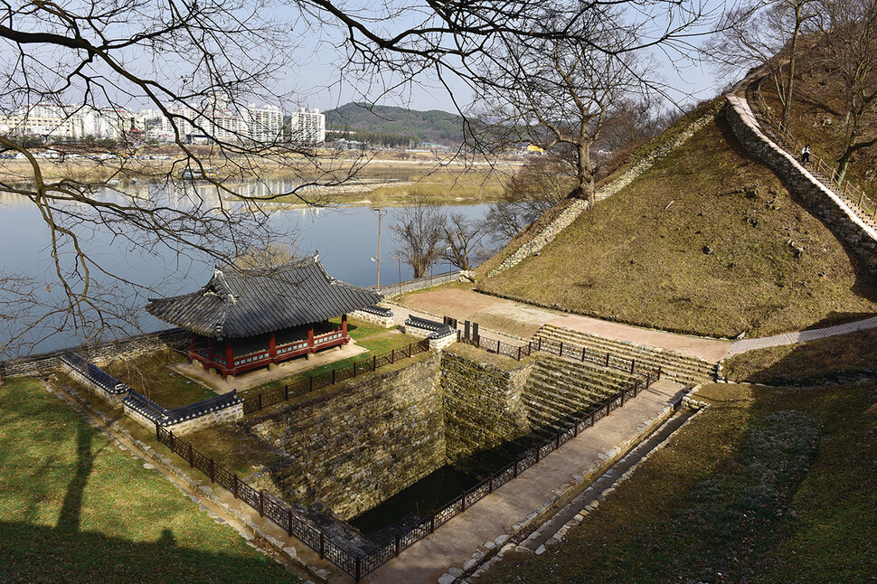 공주 공산성. 마길영 사진, 눈빛출판사 제공