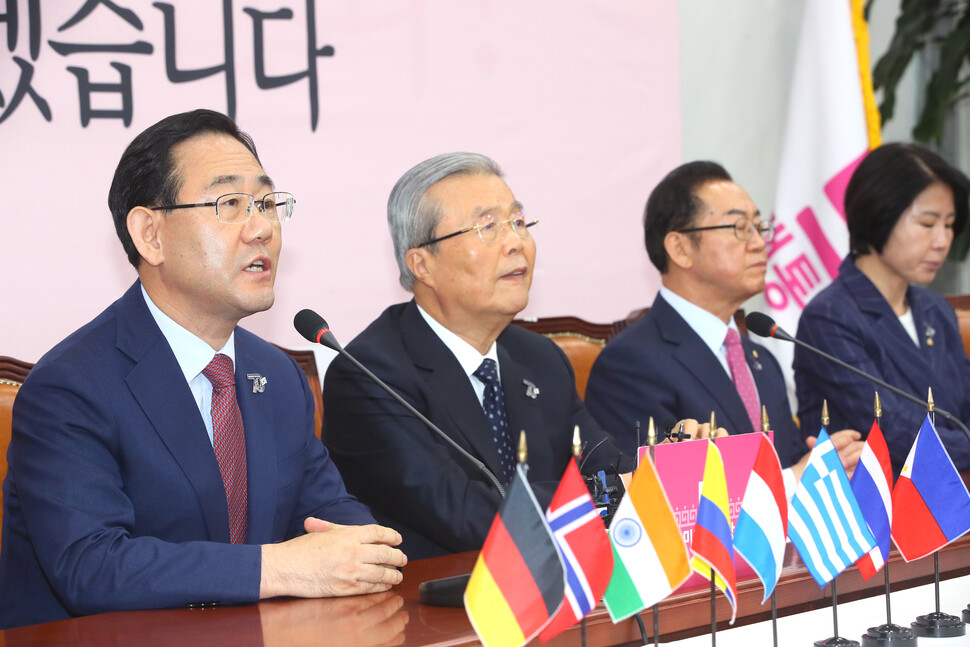 주호영 미래통합당 원내대표가 25일 국회에서 열린 비상대책위원회의에서 발언하고 있다. 연합뉴스