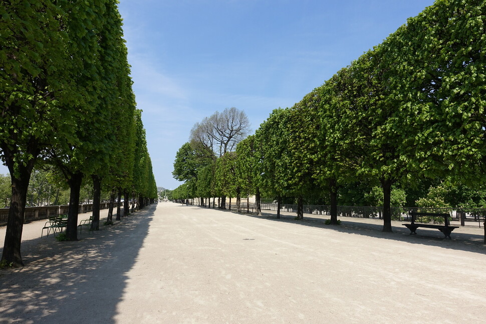 루브르 박물관에서 콩코르드 광장까지 이어져 있는 파리의 튈르리 공원. 위키피디아