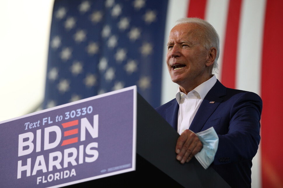 조 바이든 미국 민주당 대선 후보가 13일 플로리다주 미라마에서 연설을 하고 있다. 미라마/로이터 연합뉴스