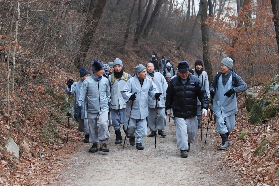 적명 스님의 마지막날 산행 모습.