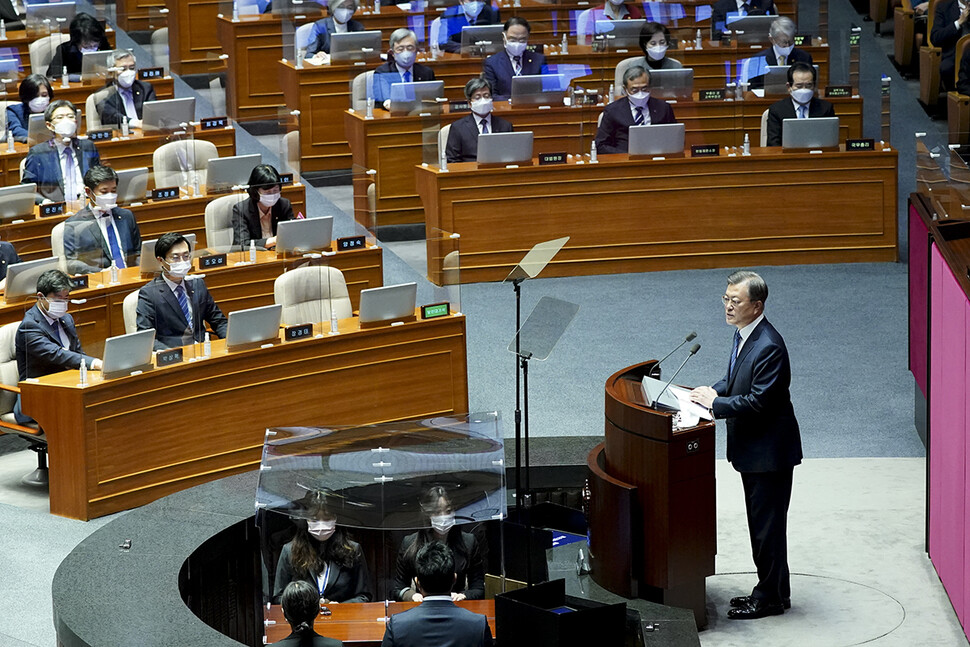 문재인 대통령이 지난 28일 국회에서 내년도 예산안 시정연설을 하고 있다. 청와대 제공