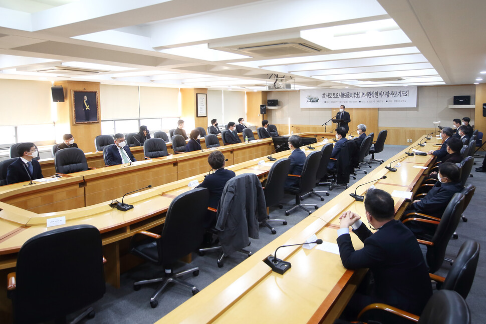 故 사토 토요시 오비린대학교 이사장의 추모사를 하는 명지대학교 유병진 총장