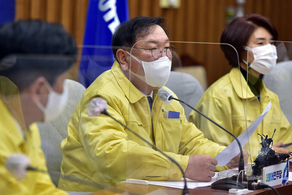 김태년 더불어민주당 원내대표가 24일 국회에서 열린 정책조정회의에서 발언하고 있다. 연합뉴스