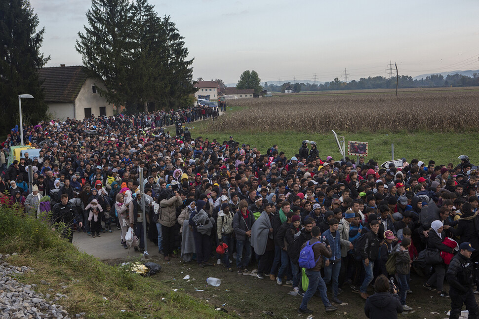 서유럽으로 향하는 난민들. 전해리 사진가