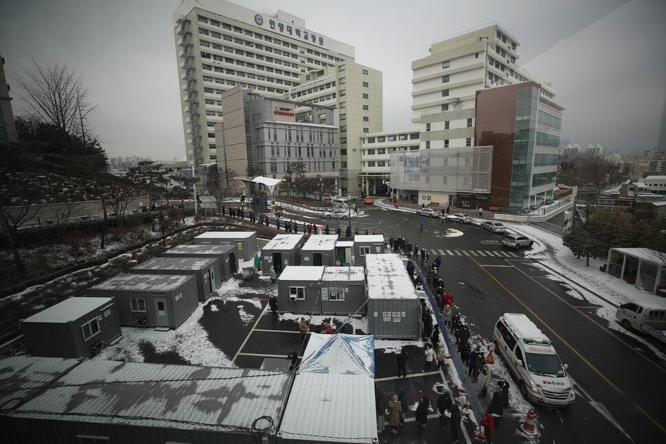 한양대병원 15층 코호트 격리…노숙인시설 집단감염도 비상