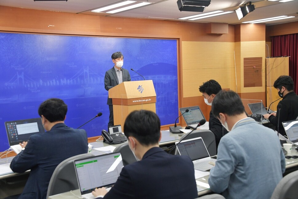 9일 하태경 부산미래혁신위원장이 부산시 브리핑룸에서 발언하고 있다. 부산시 제공