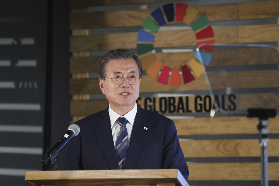 문재인 대통령이 2019년 9월 23일 오후 뉴욕 허드슨 야드에서 열린 P4G(녹색성장 및 글로벌목표 2030을 위한 연대) 정상회의 준비행사에서 기조연설을 하고 있다. 연합뉴스